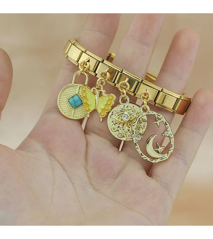 Starlight Gaze – Gold Pendant Charm